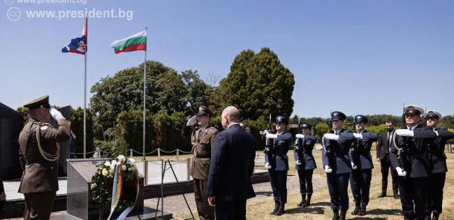 На Българското военно гробище във Вуковар президентът Радев отдаде почит пред български офицери и войници, загинали в заключителната фаза на Втората световна война