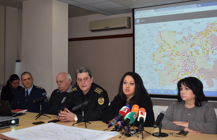 Министър Павлова: Поради усложнената зимна обстановка се ограничава движението на камионите над 12 тона