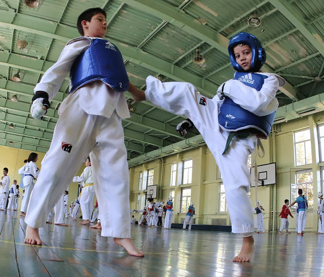 Министър Кралев посети тренировъчен семинар по таекуондо, част от проекта „Джи до куан – пътят на чистия ум”
