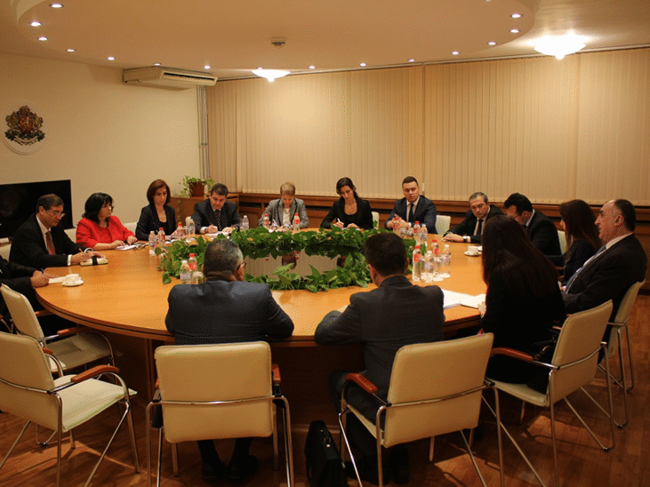 Министрите Петкова и Мамадяров обсъдиха предстоящото заседание на междуправителствената комисия