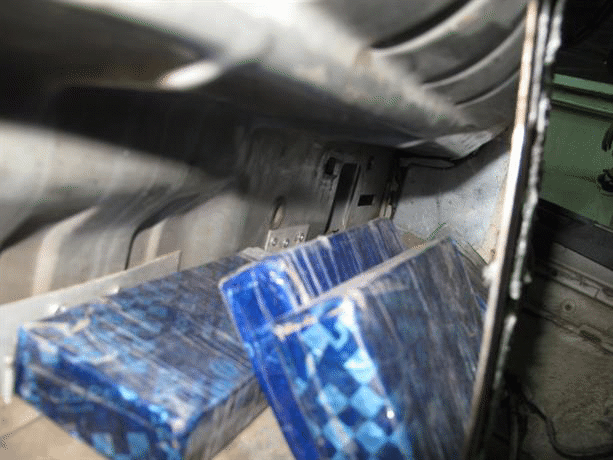 На ГКПП-Видин гранични полицаи и митнически инспектори задържаха 5 кг хероин, укрит в тайник на лека кола