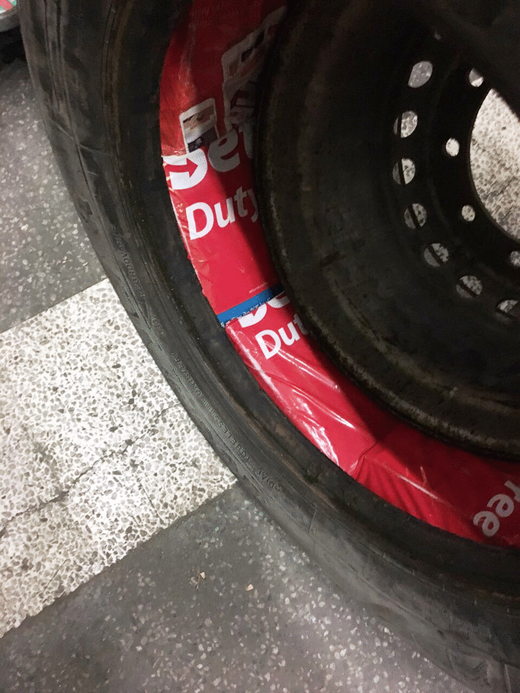 Контрабандни цигари в гумите на товарен автомобил откриха митническите служители на ГКПП Капитан Андреево