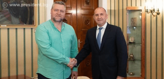 Държавният глава Румен Радев се срещна с режисьора и оперен певец Орлин Анастасов Държавният глава Румен Радев се срещна с режисьора и оперен певец Орлин Анастасов