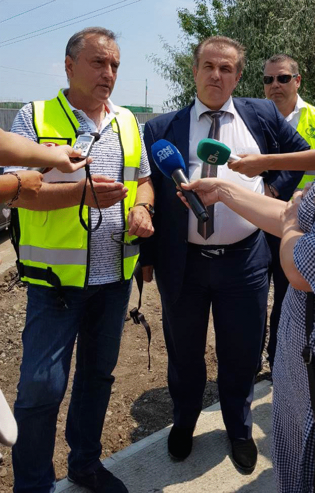 Инж. Глосов провери изграждането на пешеходния надлез при Атия