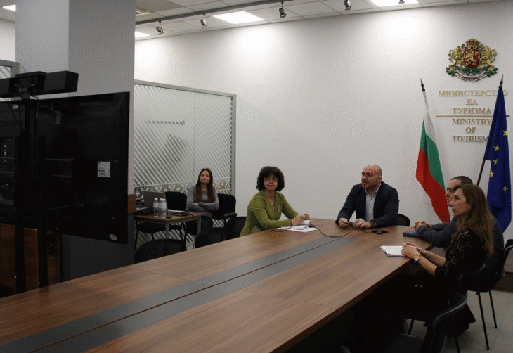 Министър Димитров проведе среща с организациите на екскурзоводите