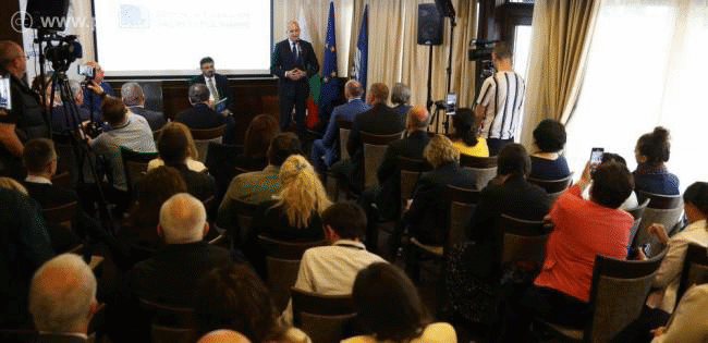Румен Радев: Професионалните стандарти на журналистиката разграничават истинските медии от техните пропагандни двойници