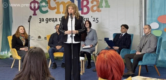 Вицепрезидентът: Няма място за разделение на полето на културата и просветата