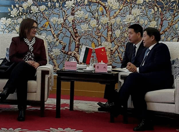 Вицепремиерът Бъчварова се срещна с министрите на електронното управление и на културата на Китай