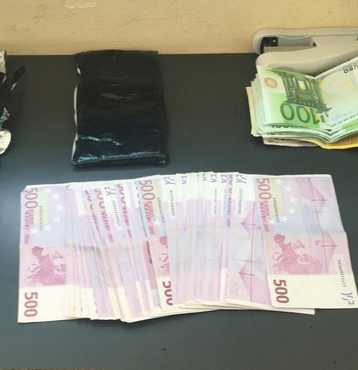 Недекларирана валута и златни изделия задържаха митническите служители на МП Калотина