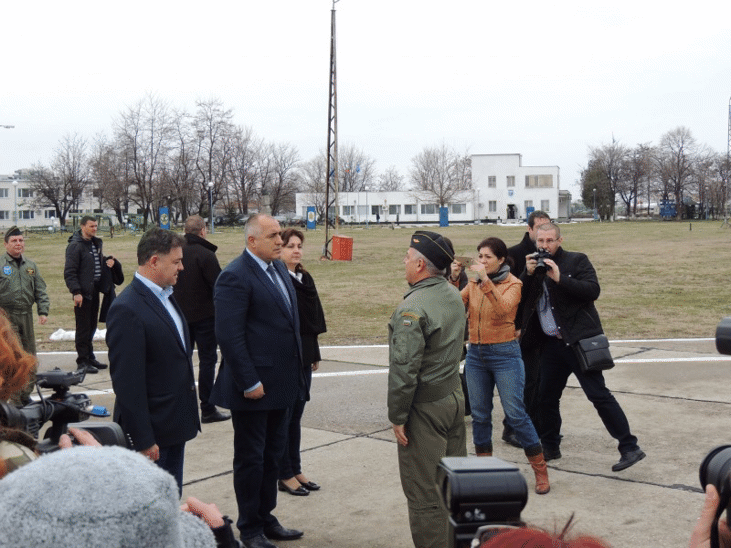 Посещение на министър-председателя, министъра на отбраната и министъра на вътрешните работи в авиобаза Крумово