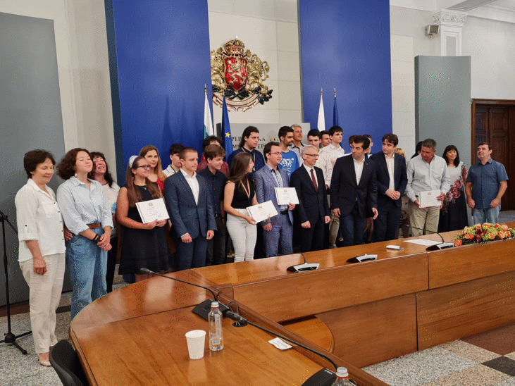 Медалисти От Международни Олимпиади С Грамоти От Правителството