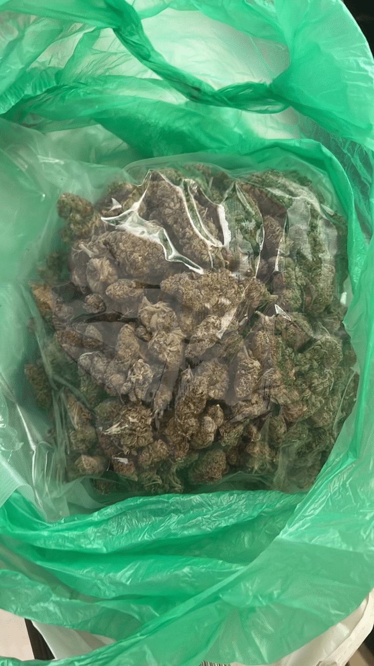 Полицаи от РУ - Несебър откриха над 350 г марихуана в дома и ресторанта на криминално проявен мъж