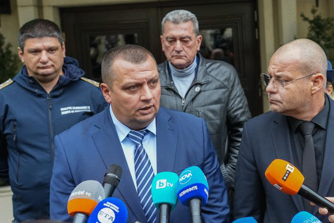 Интензивните валежи и динамичните метеорологични условия засегнаха областите Бургас, Монтана и Перник