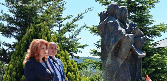 Паметник на Светите братя Кирил и Методий откри вицепрезидентът Йотова край Созопол