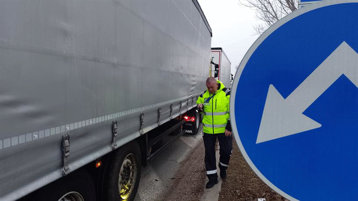 Засилени проверки на товарни автомобили и автобусите