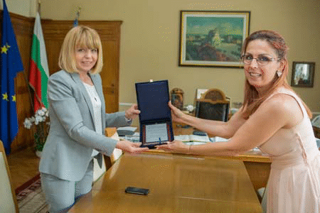 Кметът Йорданка Фандъкова и главният комисар Николай Николов получиха приза „Закрилник на надеждата“