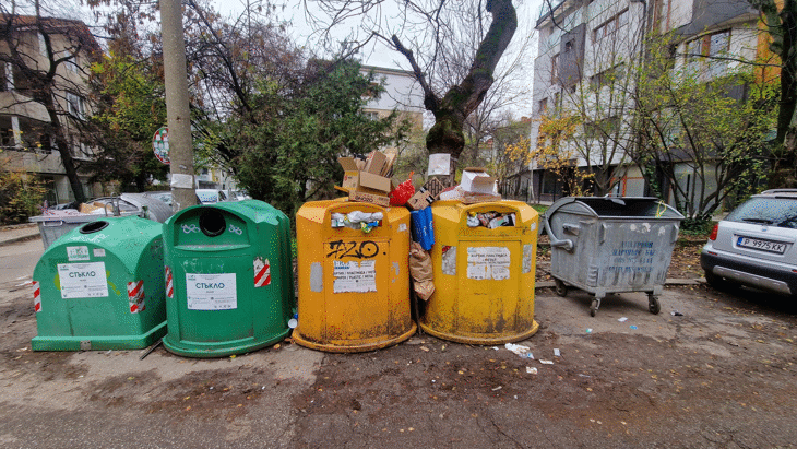 ВАС отмени по-строгите изисквания за цветните контейнери: Борбата за по-чиста София продължава въпреки институционалния блокаж