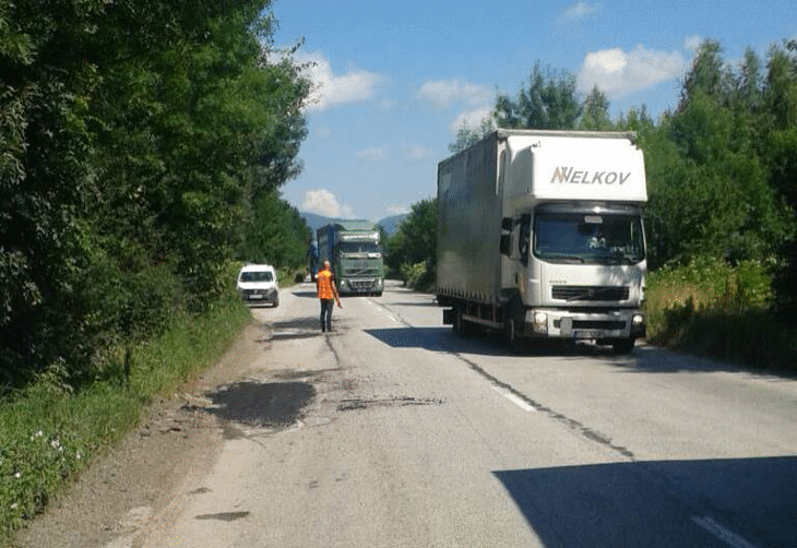 Шофьорите да карат внимателно по пътя през Витиня. Извършват се ремонти на алтернативния за тирове път на АМ „Хемус“