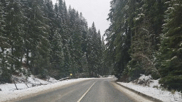 Пътуването към к. к. „Пампорово“ се извършва без ограничения. Пътят е почистен и е на асфалт