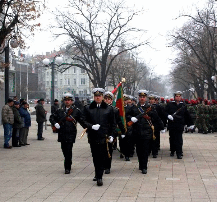 С военен ритуал и тържествено вдигане на националното знаме започнаха честванията на 135-та годишнина от освобождението на Бургас