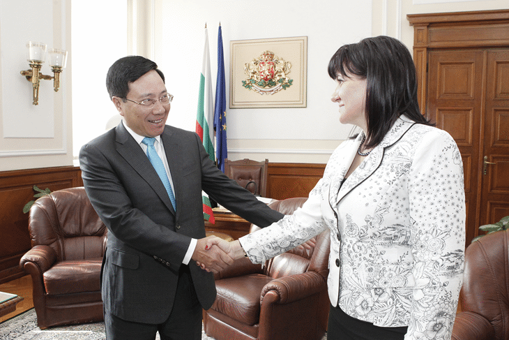 Възможностите за развитие на парламентарния обмен, икономическите и търговските отношения между България и Виетнам бяха основни теми на срещата на председателя на Народното събрание Цвета Караянчева и вицепремиера на Виетнам Фам Бин Мин