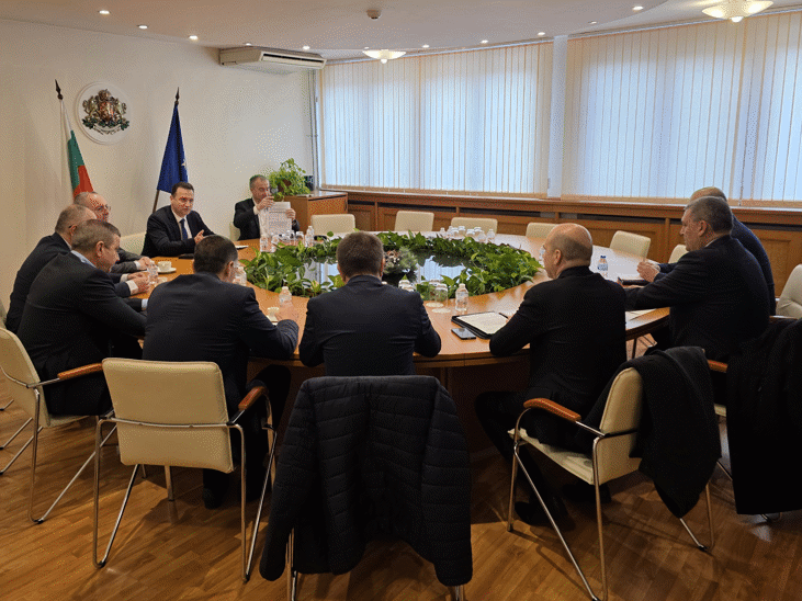 Министър Станков координира готовността на електроразпределителните дружества за зимния сезон и предстоящите празнични дни