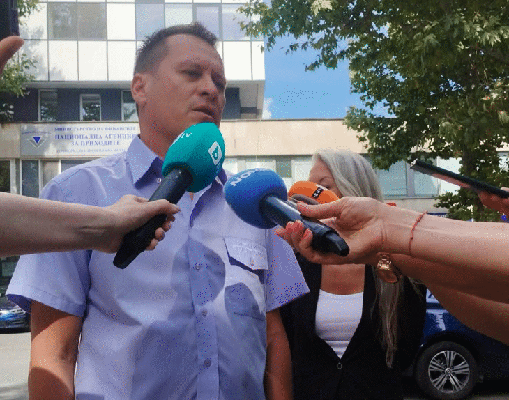 Агенция „Митници“ и НАП изненадаха търговците с внезапни съвместни проверки в Бургас