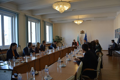 Зам.-министър Зорница Русинова представи пред дипломати приоритетите на Българското председателство на Съвета на ЕС