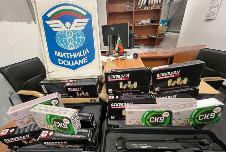 Контрабандни пушки, пистолети и патрони задържаха Агенция “Митници” и ГДБОП на МП Капитан Андреево