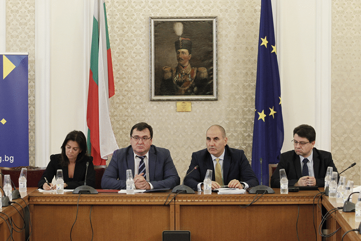 Законопроект с краткосрочните и неотложни мерки, които трябва да гарантират по-доброто и сигурно провеждане на спортни мероприятия, беше внесен в Народното събрание