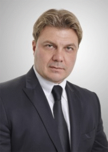 Активист на “България на гражданите” доставил за бедните кафе и захар на двойни цени и боб с червеи