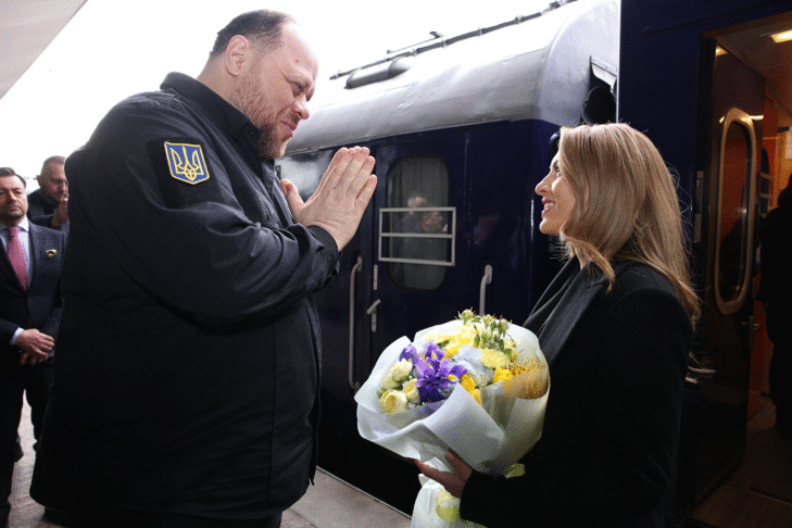 Председателят на Върховната рада Руслан Стефанчук посрещна председателя на Народното събрание Рая Назарян в Киев