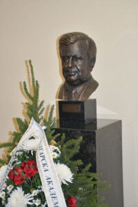 Бюст-паметник на академик Благовест Сендов в Института по математика и информатика на БАН