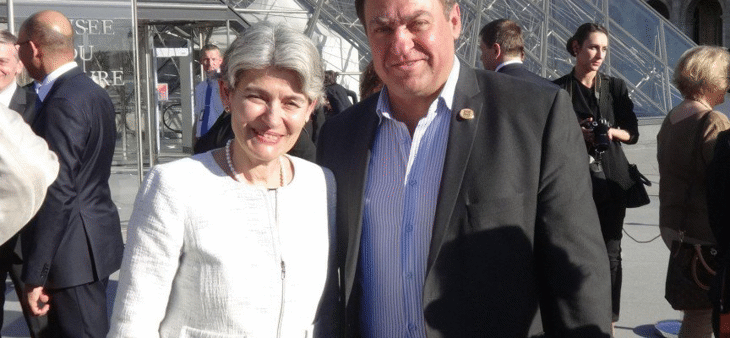 Шампанско и глобални лобисти в кампанията на Бокова