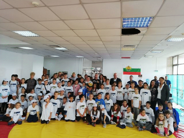 Станка Златева мотивира децата на Поморие 
да тренират по време на Европейската седмица на спорта