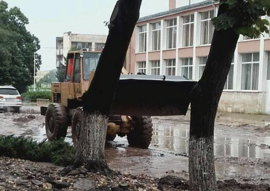 Екипи на АПИ и пътноподдържащата фирма помагат на Мизия след интензивните дъждове