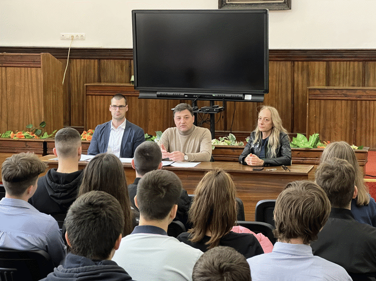 Окръжна прокуратура-Русе и Районна прокуратура-Русе изнесоха обучителна лекция пред ученици от Математическа гимназия „Баба Тонка“ в гр. Русе