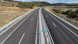 В неделя около 8 ч. се пуска движението по новия 10 км участък от АМ „Хемус“ между пътните възли „Боаза“ и „Дерманци“