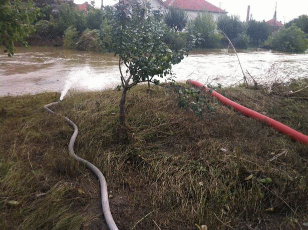 Оперативната обстановка в засегнатите от интензивните валежи населени места