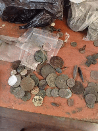 Трима са задържани в момент на покупко-продажба на предмети с културно-историческа стойност