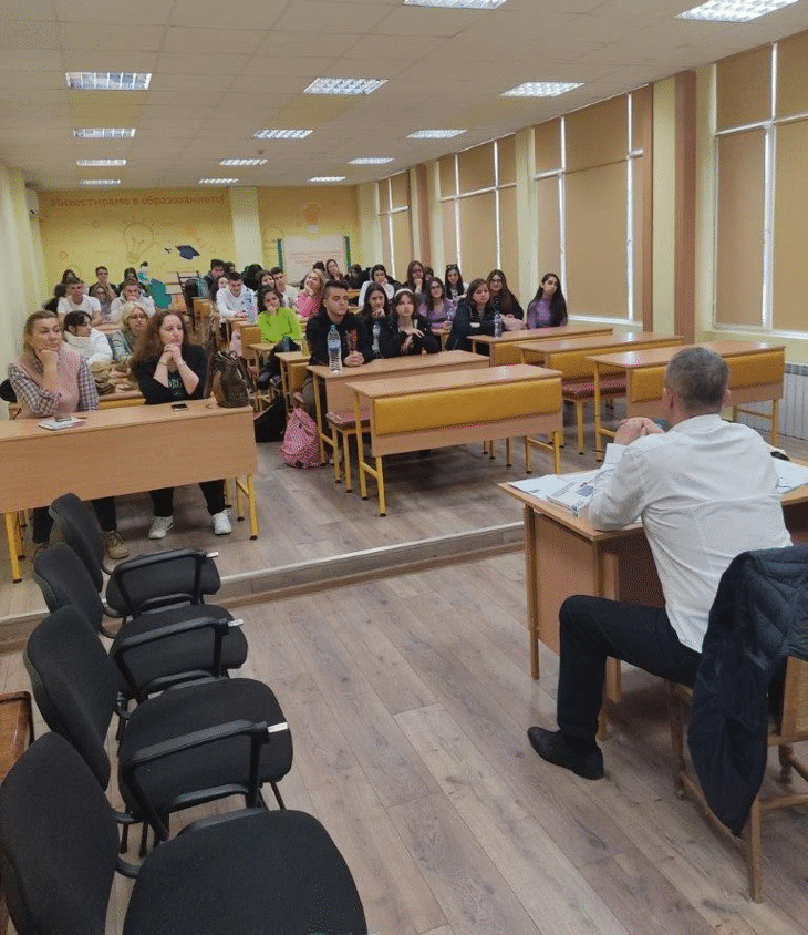 Прокурори от Окръжна прокуратура–Пазарджик изнесоха лекция пред ученици от ЕГ „Бертолт Брехт“ в града за Конституцията и съдебната власт по Образователната програма на ВСС
