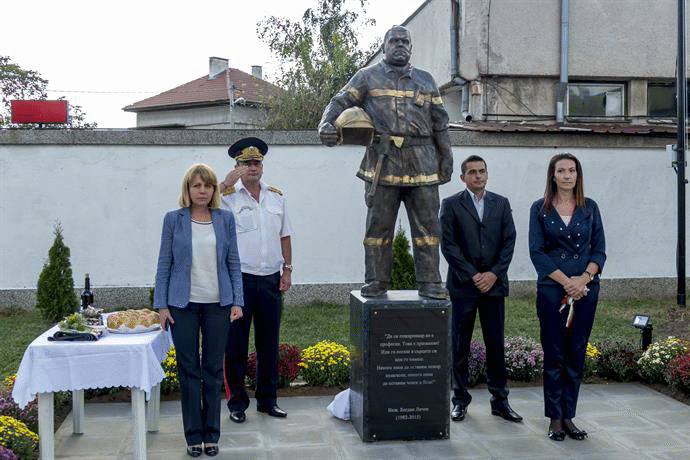 Ще запомним своя колега с изключителната му любов и отдаденост на професията