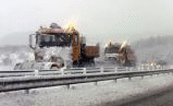Поради силен снеговалеж и намалена видимост е ограничено движението на тежкотоварни автомобили над 12 тона в двете посоки по път I-6 София - Карнобат на територията на областите София, Пловдив и Ямбол