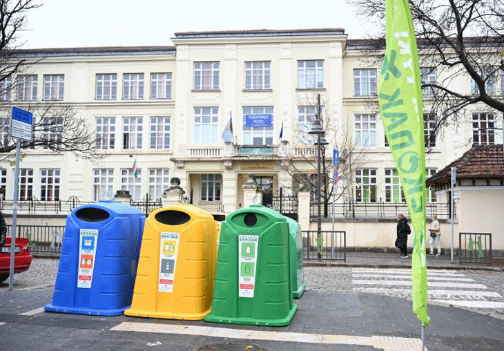 Столичната община продължава поетапната подмяна на контейнерите за разделно събиране с по-големи отвори
