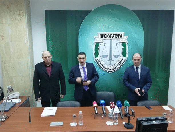 Двама са задържани в Бургас за кражба в особено големи размери
