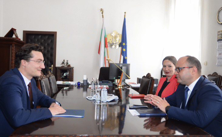 Министър Крум Зарков се срещна с г-н Богдан Цебреан, заместник-ръководител на посолството на Румъния в България