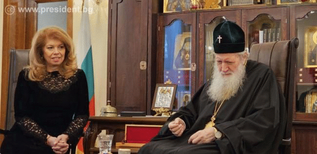 Вицепрезидентът Илияна Йотова разговаря с Българския патриарх Неофит