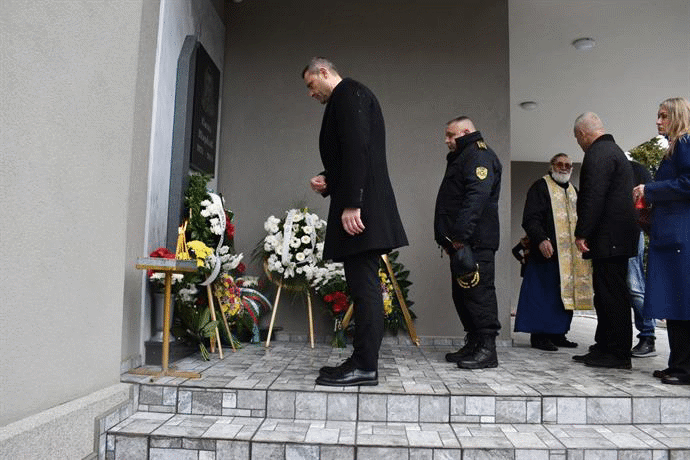 Заместник-министър Кирил Ценкин почете паметта на командос Емил Шарков