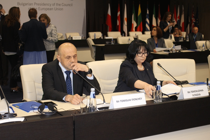 Министър Петкова: Пред нас не стои въпросът дали да работим за декарбонизация, а как да насърчим процеса по ефективен и устойчив начин