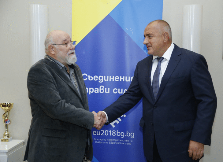 Премиерът Бойко Борисов връчи държавната награда „Св. Паисий Хилендарски“ за 2017 г. на писателя Владимир Зарев